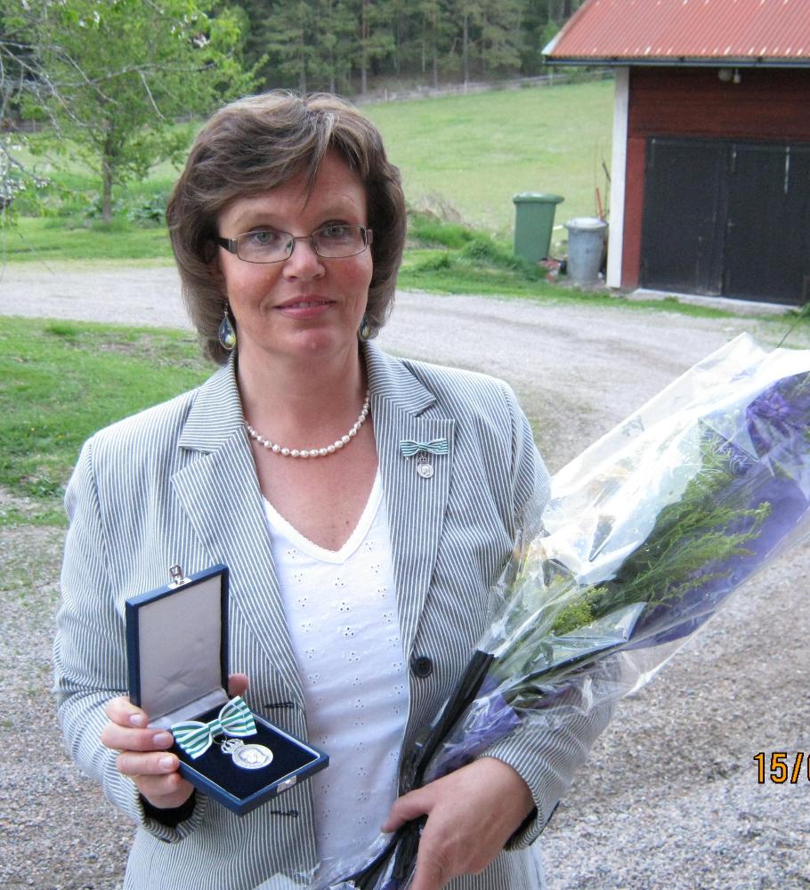 Regina Ericson fick ta emot SvRF:s medalj i silver på stämman i Göteborg i maj 2011